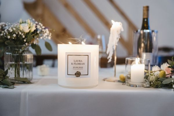 - 15€ Rabatt auf Hochzeitskerze im Glas. Modern. Stylisch. Für immer formschön.