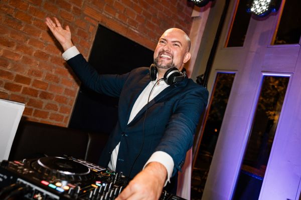 Exklusive Hochzeitsmusik (DJ, Sax & Piano am Topdatum)