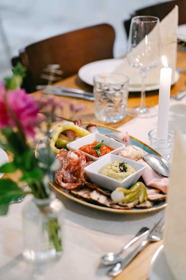 Frühlings-Special 2026! Ihr spart 5€ pro Gast! Gilt von 12.Jänner -10.Mai 2026 mit dem Code Frühlings-Special!