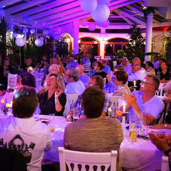 Hotel im Grünen am Hang mit Panorama und Wintergarten bis 130 Personen