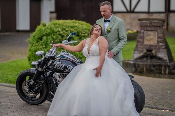 Hochzeitsfotograf & Videograf für 4 Stunden 