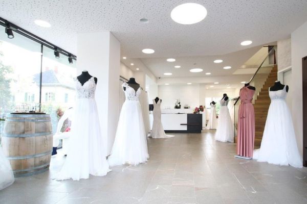Brautmode und Kleider EDEGGER Brautmode und Kleider EDEGGER