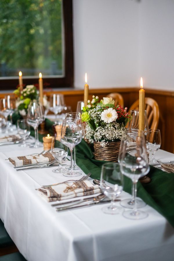 Last Minute Hochzeit – 8 Stunden Feier um nur €80 pro Person Last Minute Hochzeit – 8 Stunden Feier um nur €80 pro Person