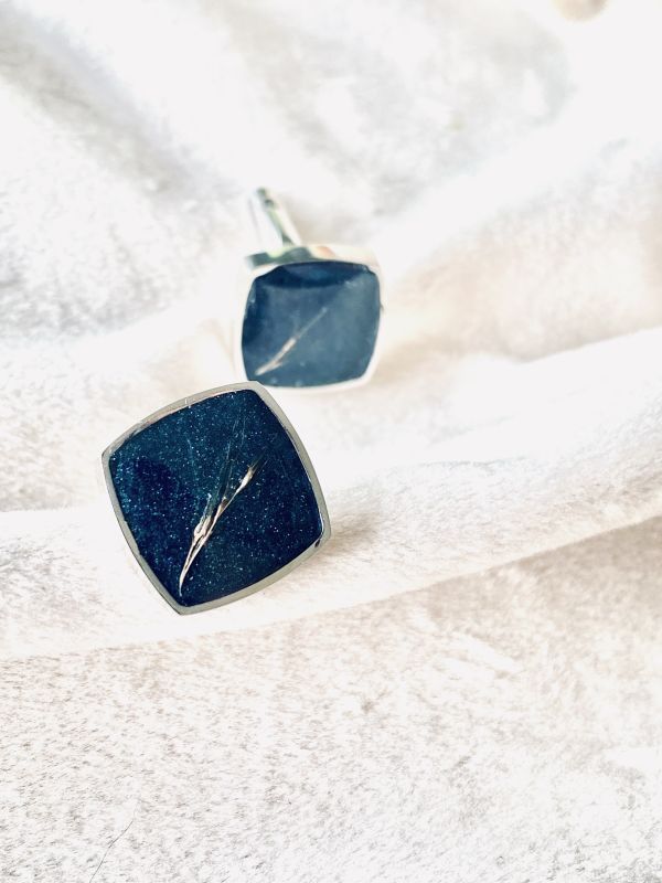 Manschettenknöpfe mit Blüten – individuell & edel aus Resin Manschettenknöpfe mit Blüten – individuell & edel aus Resin