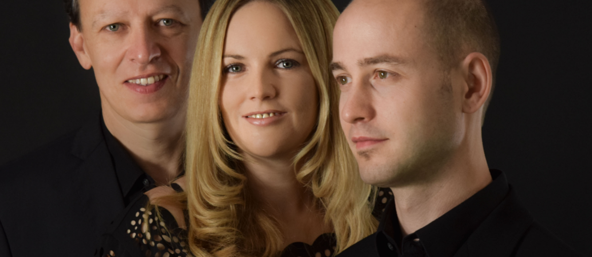 © https://media.hochzeit.click/image/upload/w_1200,c_fill,dpr_auto,f_auto/v1632589203/hochzeitclick01/f36abyhh35krun9d6nej.png Voices & Harmony