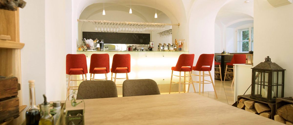 © https://media.hochzeit.click/image/upload/w_1200,c_fill,dpr_auto,f_auto/v1666109678/hochzeitclick01/2431/bild3-1.jpg Restaurant Die Alm