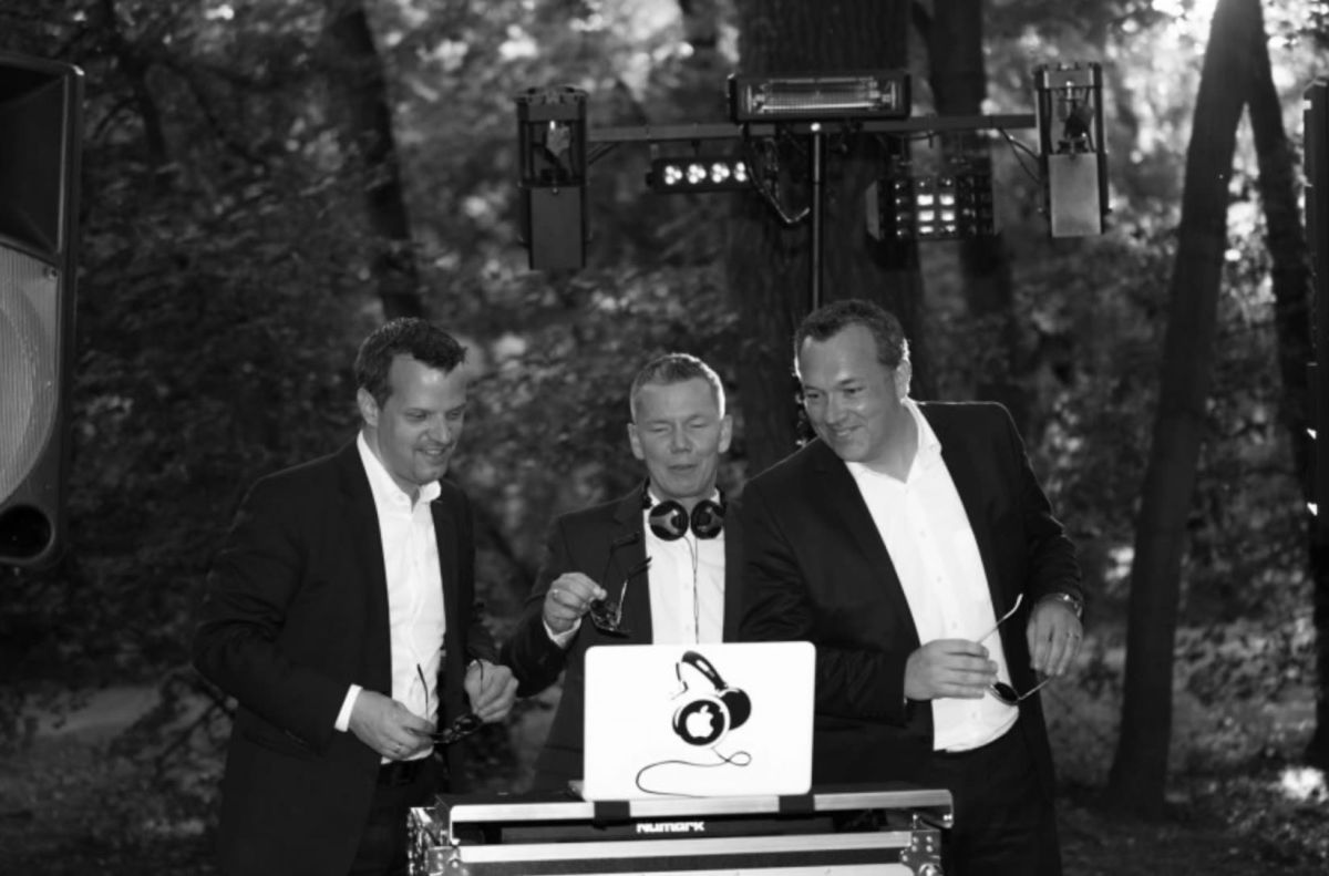 awesome DJs