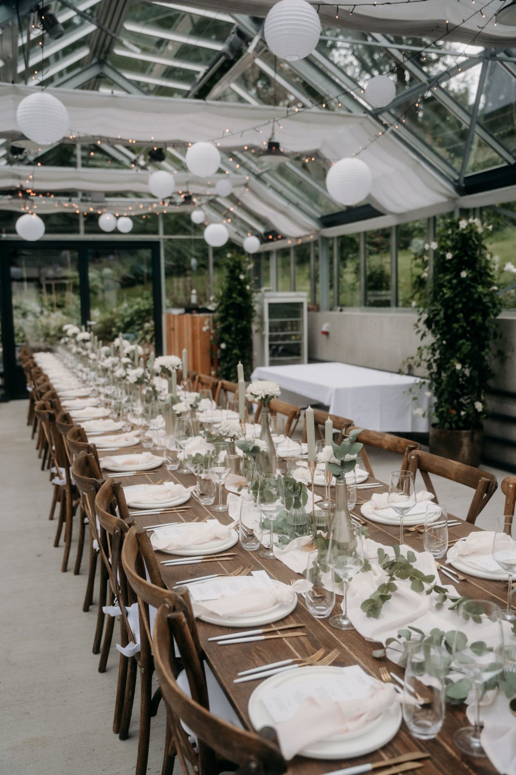 Kleine feine Hochzeit mit Trauung im Gewächshaus und Feier im Grünen ♥