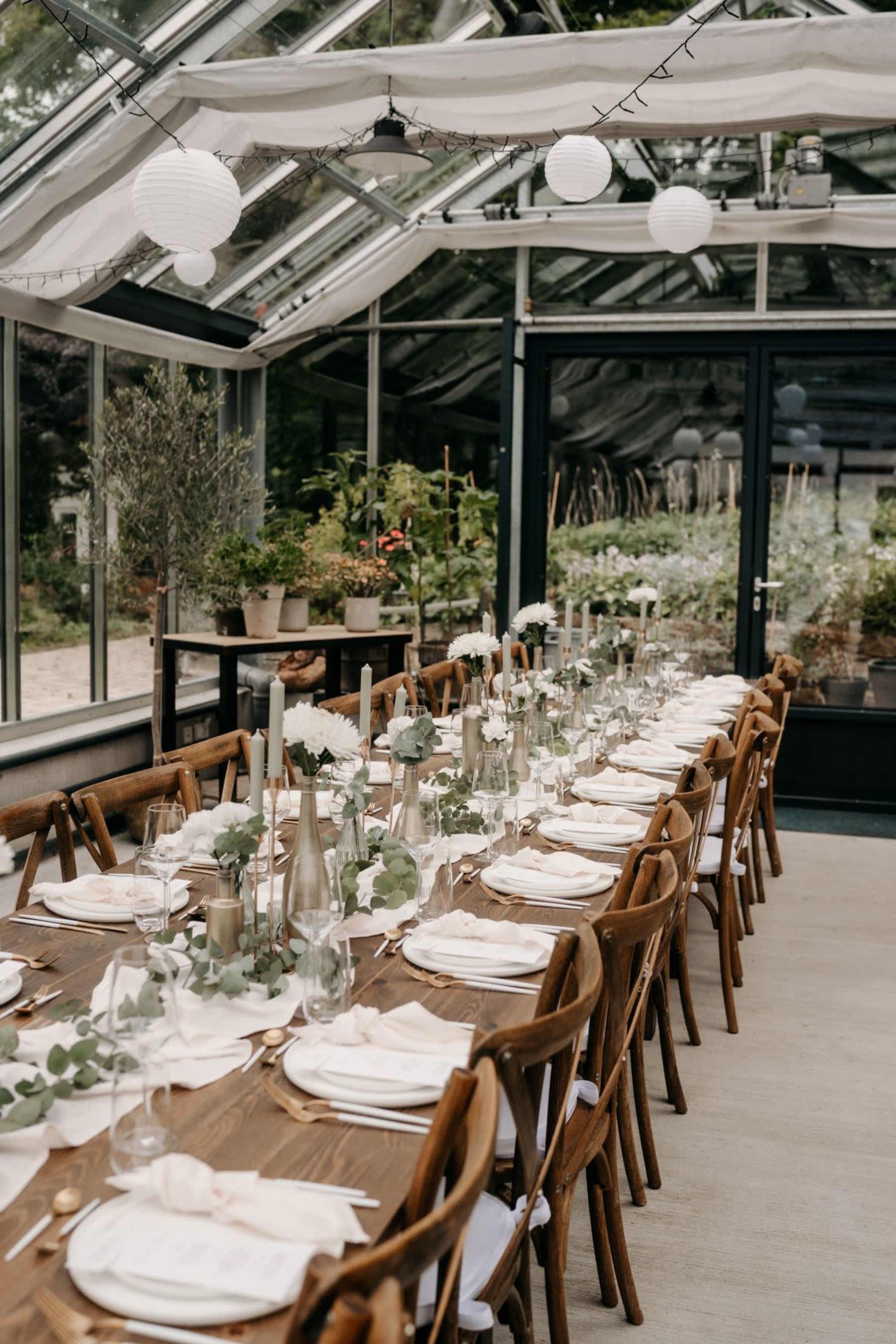 Kleine feine Hochzeit mit Trauung im Gewächshaus und Feier im Grünen ♥