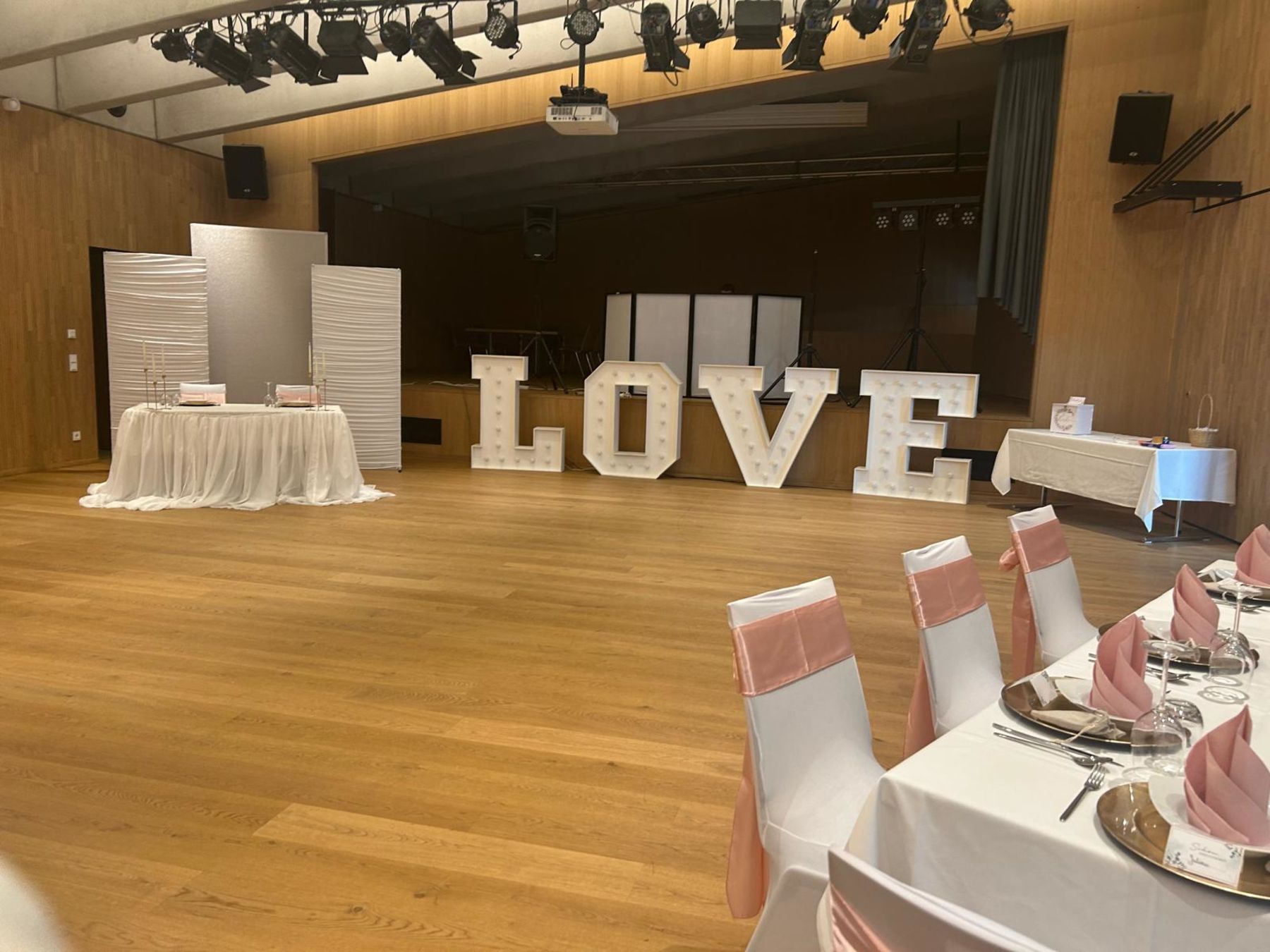 Wirt z Dirling Bürgersaal Tyrlaching