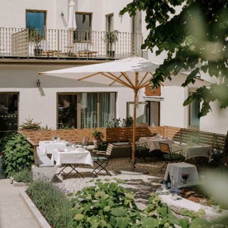 Goldener Hirschen Parzer GmbH. & co. KG