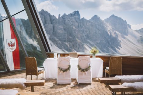Hoadl-Haus Sonnenterrasse auf 2.340 m in der Axamer Lizum