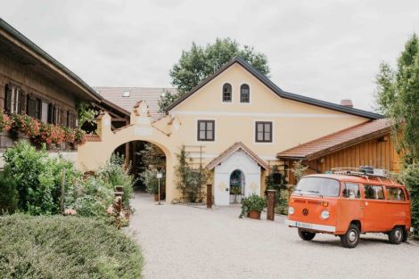 Der Loryhof