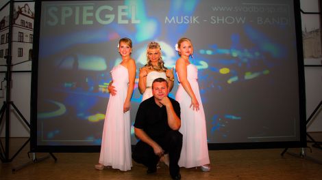 Showband Spiegel - Band und Tamada