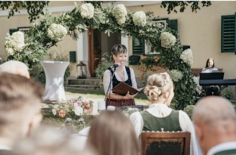 Freie Rednerin mit Herz