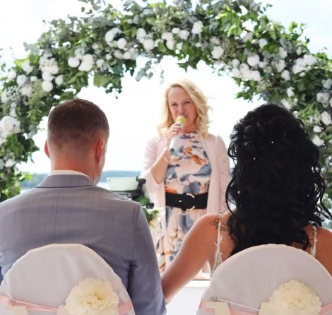 Traurednerin Ricarda Ulm | Berlin & Brandenburg | Freie Trauung | Hochzeitssängerin