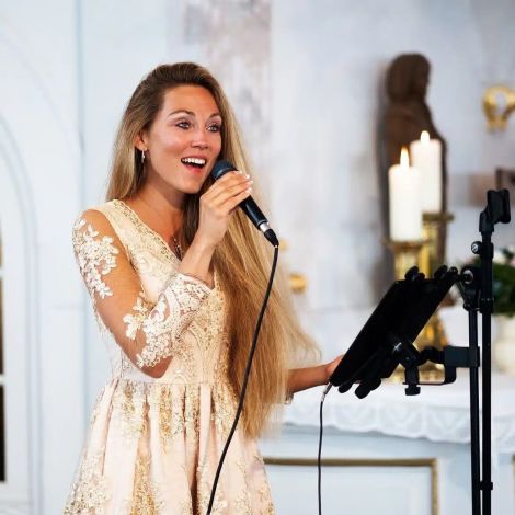 Traurednerin | Hochzeitssängerin | Sängerin | Marina-Artist
