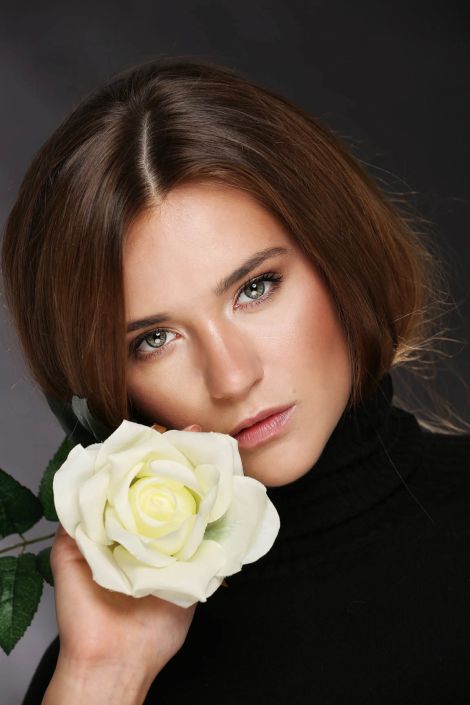 White Beauty Stylist
