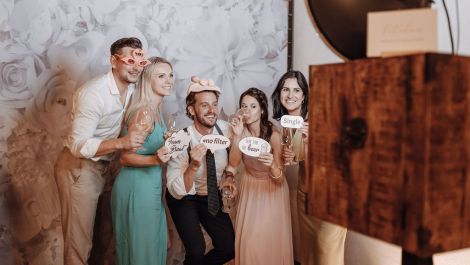 KAJA-Fotobox | Fotoboxen & Leuchtbuchstaben in Augsburg und Umgebung