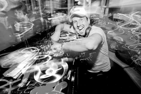 DJ ViLLY 