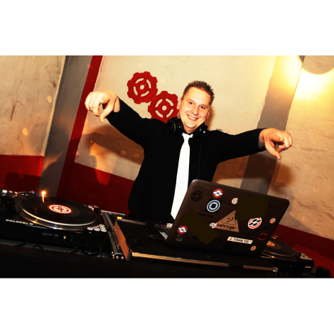 DJ Steve Groove