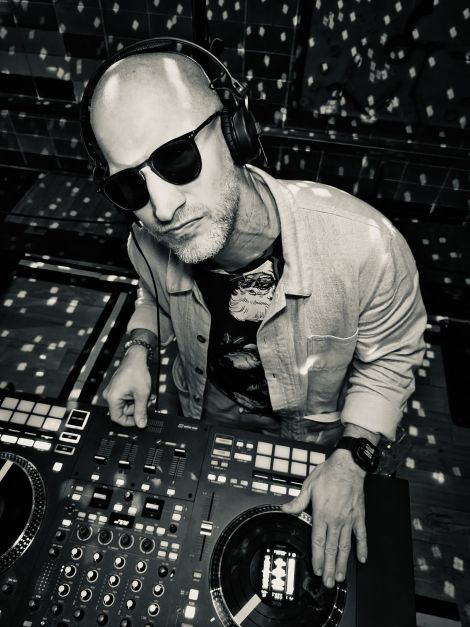 Burnee Mac DJ