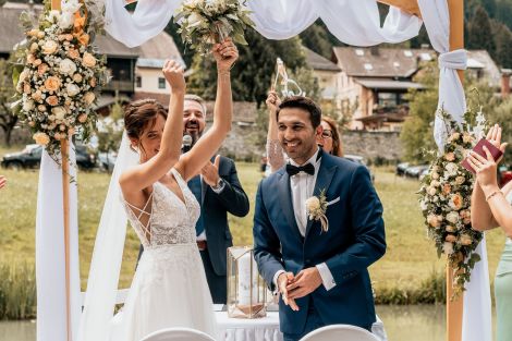 JAWORT MANUFAKTUR - Ehepaar traut Hochzeitspaar