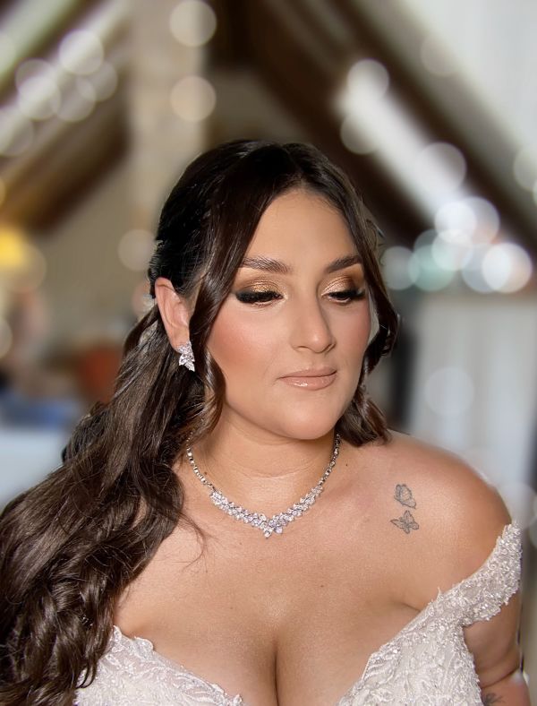 Szilvia Csemez-Tanczer Make-up Artist