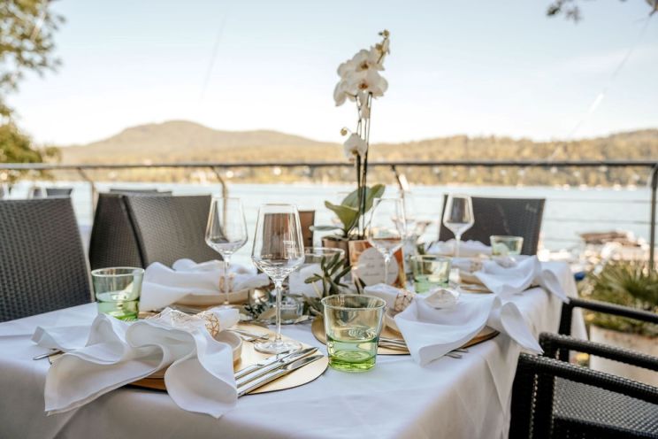 BAD/SAAG  DIREKT AM WÖRTHERSEE - RESTAURANT & CLUB