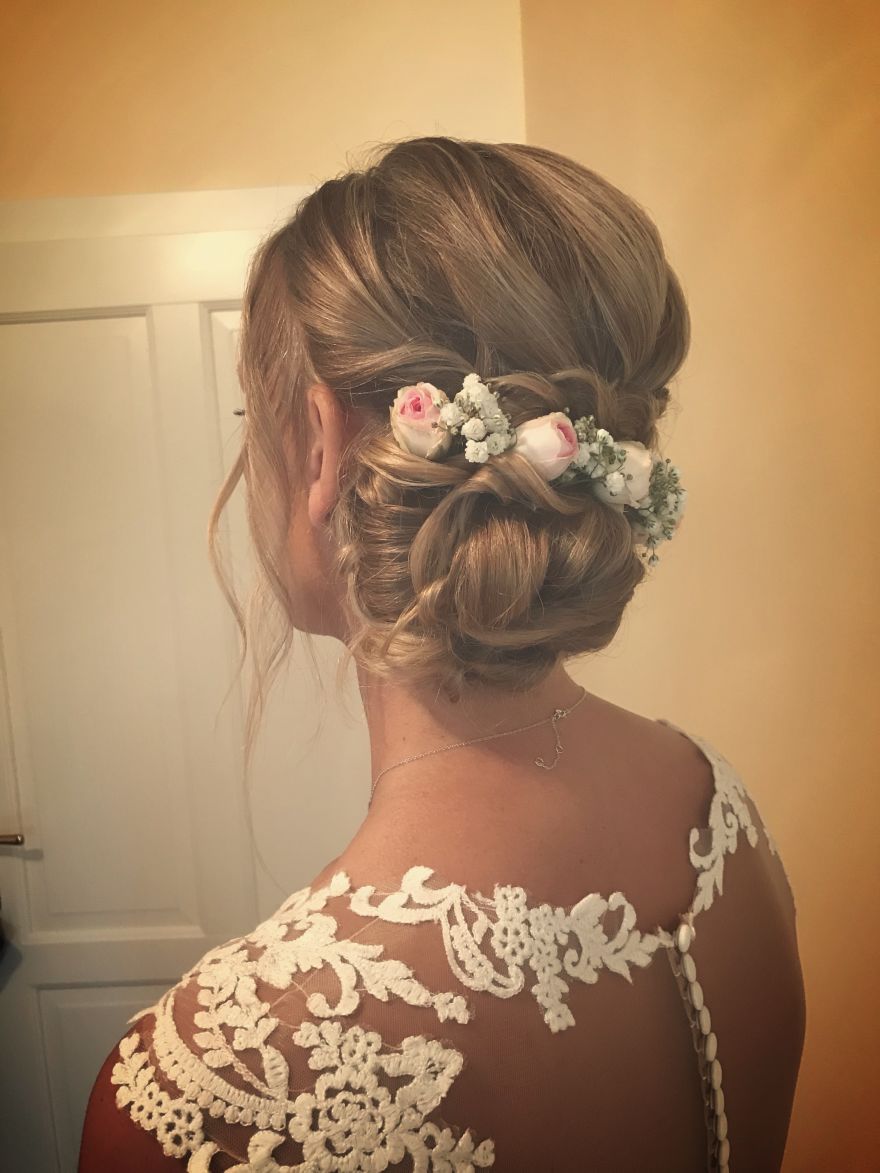 Hairstyling À LA CUT