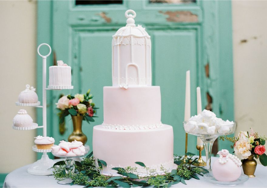 © https://media.hochzeit.click/image/upload/w_1800,c_fill,dpr_auto,f_auto/v1632588178/hochzeitclick01/aogatopbsvqe7vdzuugo.jpg Cake Couture