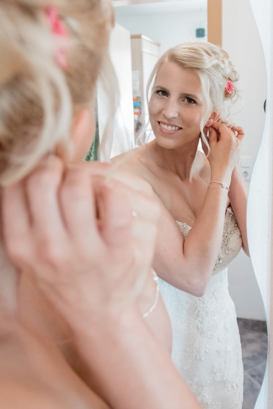 Nadja Tschinder (make up & hair)