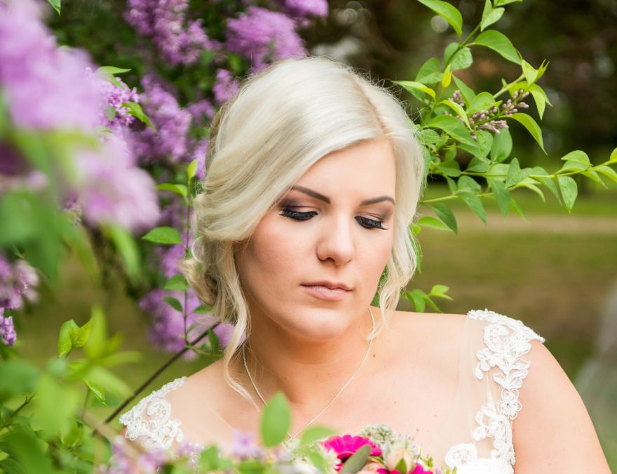 © https://media.hochzeit.click/image/upload/w_1800,c_fill,dpr_auto,f_auto/v1632589444/hochzeitclick01/rn0ioljefoejnrbxhemt.jpg Iris Bruckner Make-up & Hairstyling