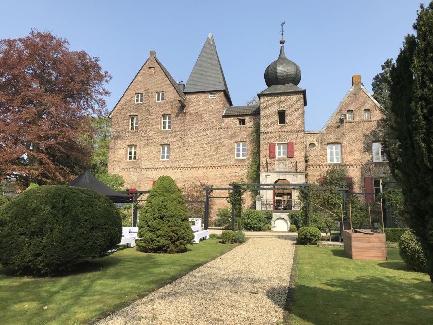 © https://media.hochzeit.click/image/upload/w_1800,c_fill,dpr_auto,f_auto/v1647289961/hochzeitclick01/msw8h25sssbvueznw2aj.jpg Haus Elmpt