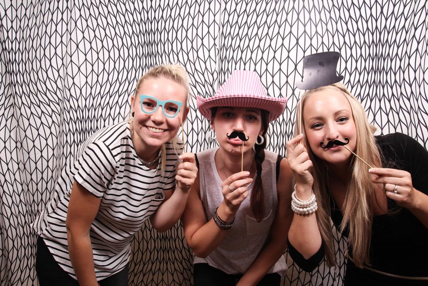 © https://media.hochzeit.click/image/upload/w_1800,c_fill,dpr_auto,f_auto/v1664353632/hochzeitclick01/w9vogfdxxynss6kd47yk.jpg partybooth.at
