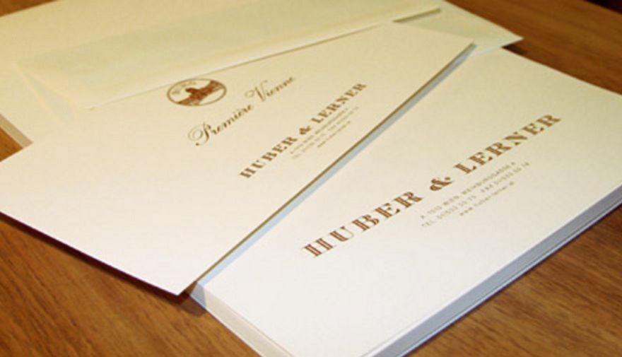 © https://media.hochzeit.click/image/upload/w_1800,c_fill,dpr_auto,f_auto/v1666108014/hochzeitclick01/6507/huberlerner-papeterie-hochzeit.jpg Huber und Lerner