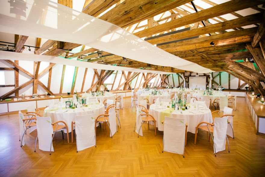 © https://media.hochzeit.click/image/upload/w_1800,c_fill,dpr_auto,f_auto/v1666108319/hochzeitclick01/11211/lenausaal.jpg Lenausaal - Stockerau