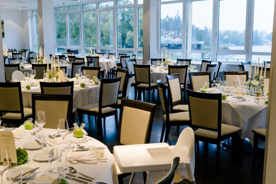 © https://media.hochzeit.click/image/upload/w_1800,c_fill,dpr_auto,f_auto/v1666108378/hochzeitclick01/11951/derreisinger.jpg Der Reisinger Neufeld