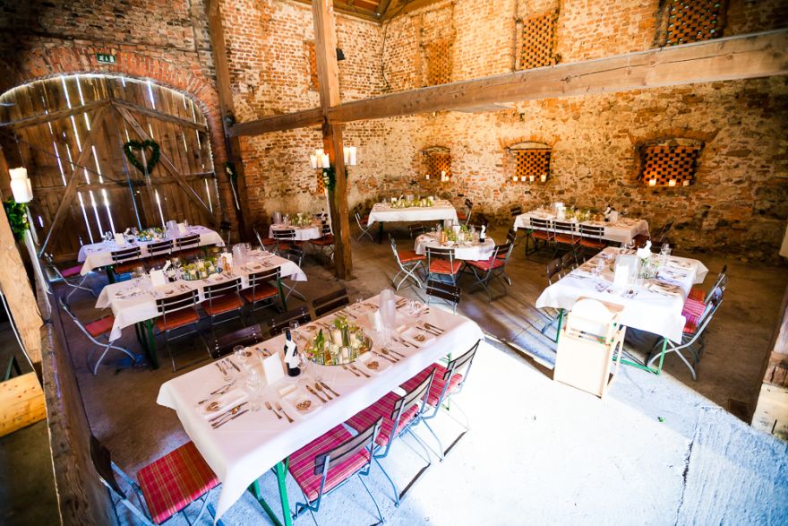 © https://media.hochzeit.click/image/upload/w_1800,c_fill,dpr_auto,f_auto/v1666108387/hochzeitclick01/11545/wirtzneuhausen.jpg Wirt z'Neuhausen