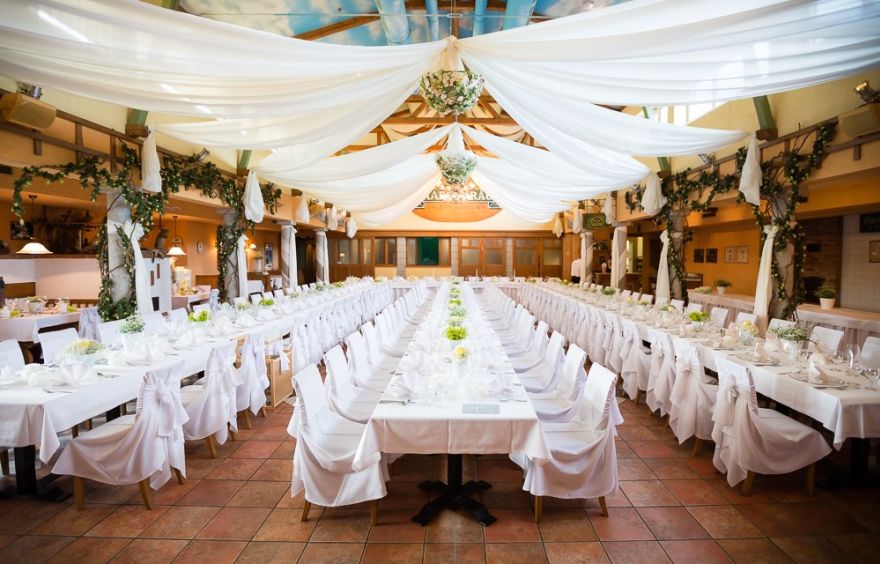 © https://media.hochzeit.click/image/upload/w_1800,c_fill,dpr_auto,f_auto/v1666108389/hochzeitclick01/10547/rabenbr%C3%A4u-1000x641.jpg Rabenbräu