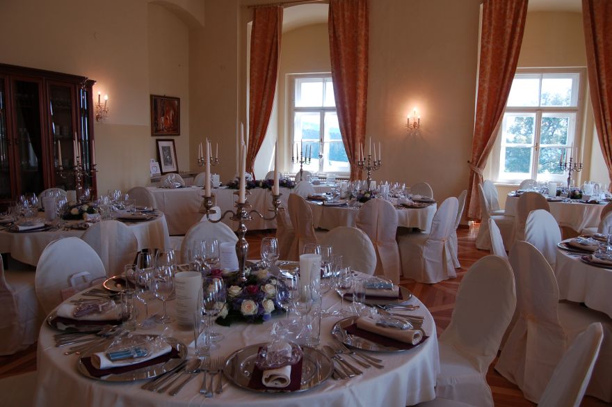 © https://media.hochzeit.click/image/upload/w_1800,c_fill,dpr_auto,f_auto/v1666108651/hochzeitclick01/4956/gestuetpiber.jpg Lipizzanergestüt Piber