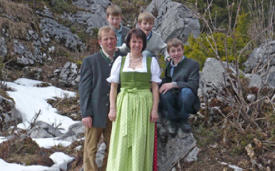 © https://media.hochzeit.click/image/upload/w_1800,c_fill,dpr_auto,f_auto/v1666108769/hochzeitclick01/47782/hochzeitskutsche-hallmooshof.jpg Hallmooshof Hochzeitskutschen