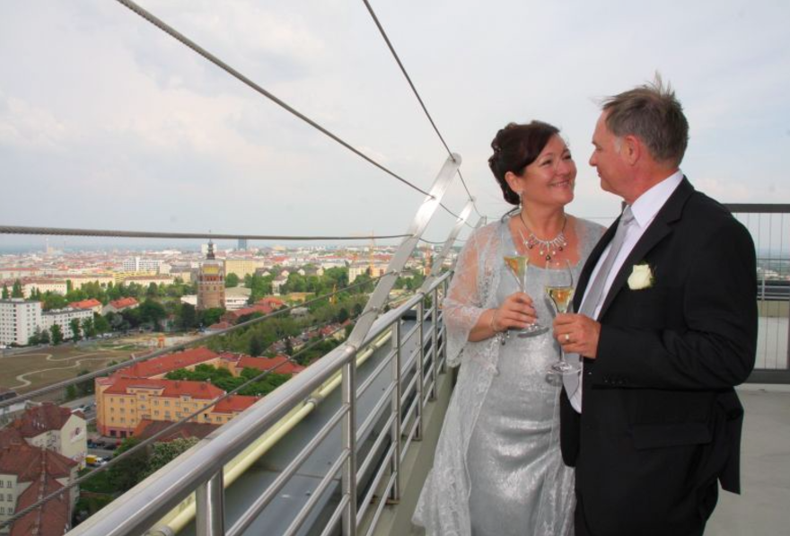 © https://media.hochzeit.click/image/upload/w_1800,c_fill,dpr_auto,f_auto/v1666109152/hochzeitclick01/3298/Bildschirmfoto-2015-12-02-um-21.png Restaurant