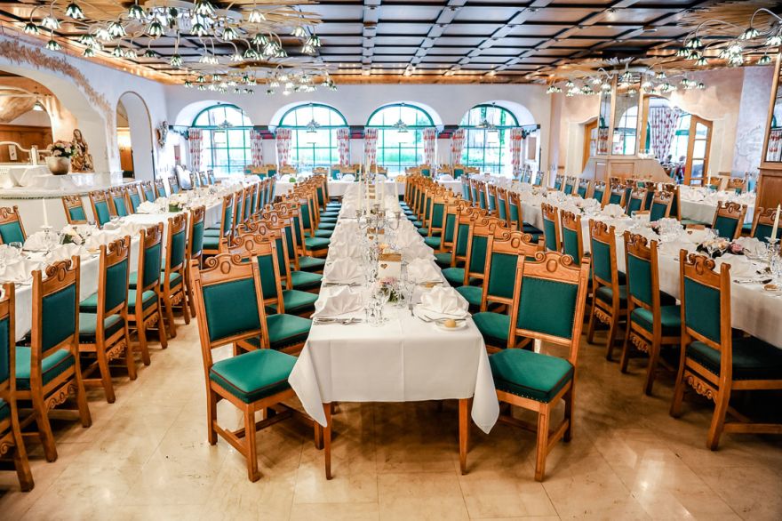 © https://media.hochzeit.click/image/upload/w_1800,c_fill,dpr_auto,f_auto/v1666109156/hochzeitclick01/32884/alpendomizil-neuhaus.jpg Alpendomizil Neuhaus