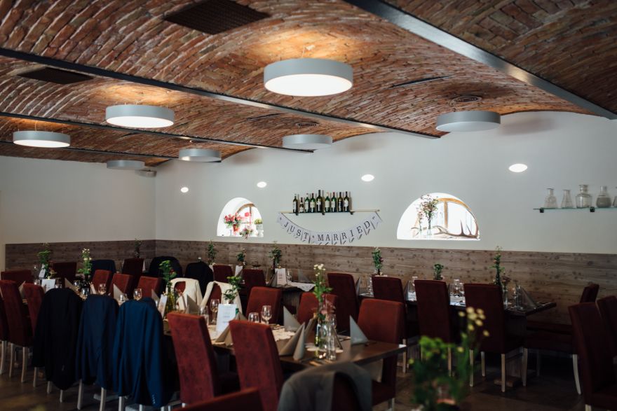 © https://media.hochzeit.click/image/upload/w_1800,c_fill,dpr_auto,f_auto/v1666109355/hochzeitclick01/28709/gut-landsthal.jpg Gut Landsthal