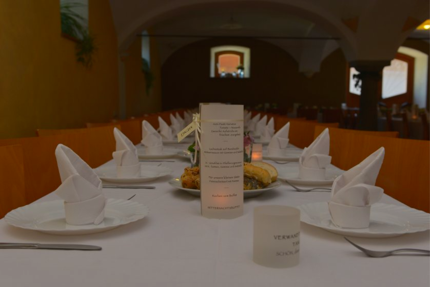 © https://media.hochzeit.click/image/upload/w_1800,c_fill,dpr_auto,f_auto/v1666109788/hochzeitclick01/23603/Bildschirmfoto-2016-09-09-um-15.png Feiern am Hof
