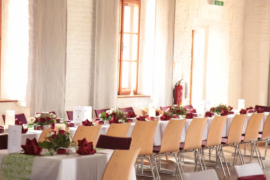 © https://media.hochzeit.click/image/upload/w_1800,c_fill,dpr_auto,f_auto/v1666110158/hochzeitclick01/13049/schlosssigharting.jpg Schloss Sigharting