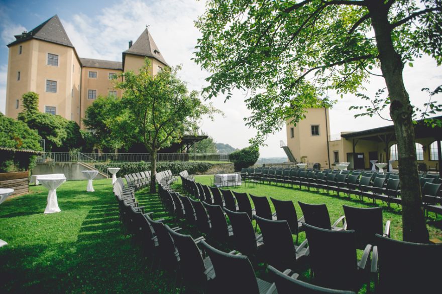 © https://media.hochzeit.click/image/upload/w_1800,c_fill,dpr_auto,f_auto/v1671695431/hochzeitclick01/2065/ttj5khrccmyyue5o3ney.jpg Schloss Steyregg