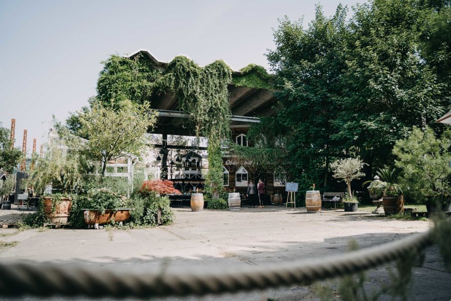 © https://media.hochzeit.click/image/upload/w_1800,c_fill,dpr_auto,f_auto/v1672360865/hochzeitclick01/cv76bqjcs9ryeh9sscqx.jpg Oberhafen-Kantine