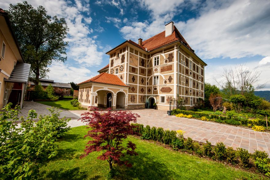 © https://media.hochzeit.click/image/upload/w_1800,c_fill,dpr_auto,f_auto/v1686223419/hochzeitclick01/4968/6616.jpg Schloss Farrach